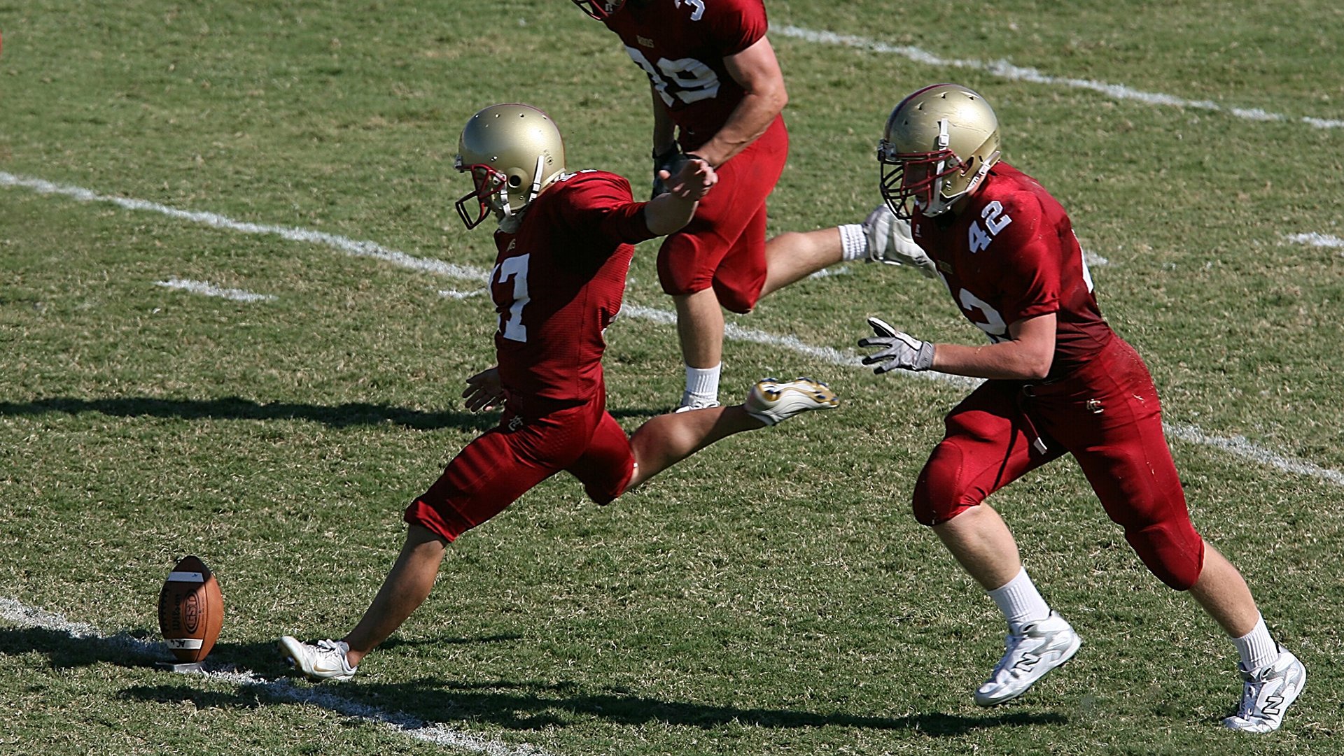 “德甲领头羊战火重燃，压力与日俱增”，德甲阵营
