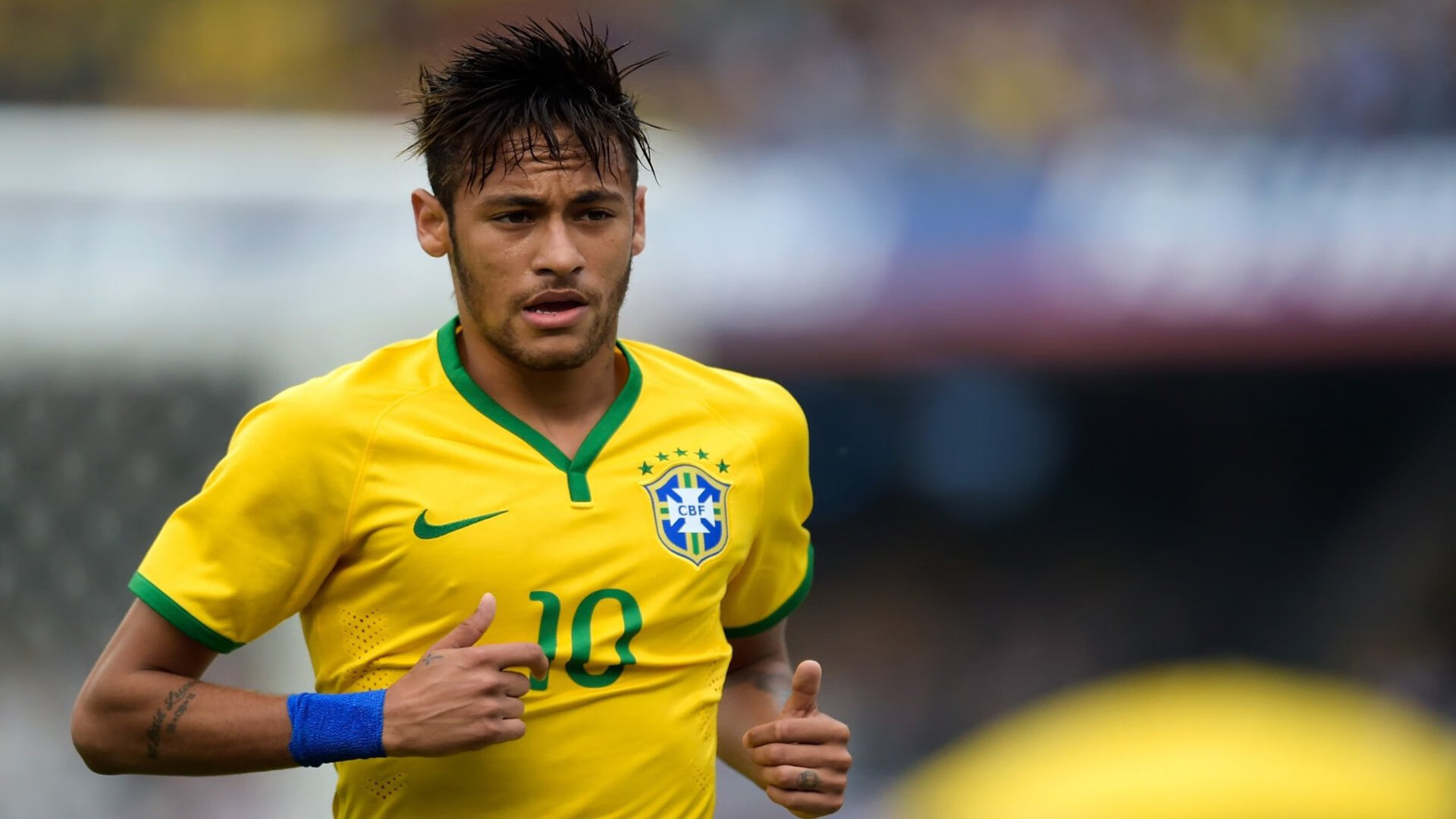 赛场上的“冷静”指挥:教练的战术调整,冷静强势指挥官vs感性艳丽艺术家